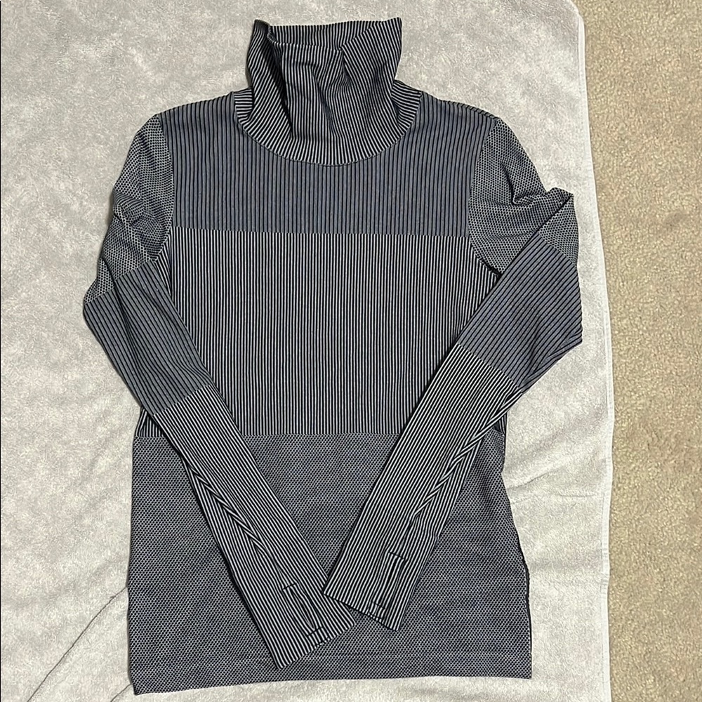 Athleta turtleneck long sleeve M